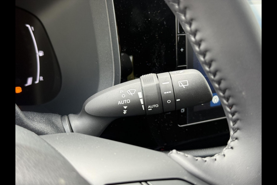 Toyota Aygo X 1.5 Hybrid Pulse Plus | Tarragon, Bi-Tone, Stoelverwarming, Climate control, Startknop, LED, 17 inch
