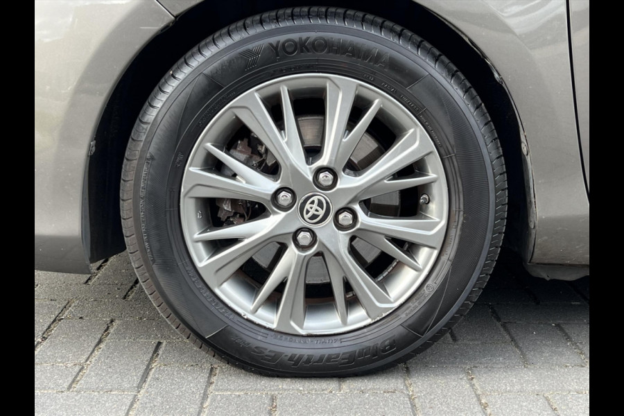 Toyota Yaris 1.5 Hybrid Dynamic | Stoelverwarming, Lichtmetalen velgen, Cruise control, Safety sense, Parkeercamera