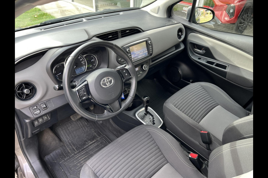 Toyota Yaris 1.5 Hybrid Dynamic | Stoelverwarming, Lichtmetalen velgen, Cruise control, Safety sense, Parkeercamera