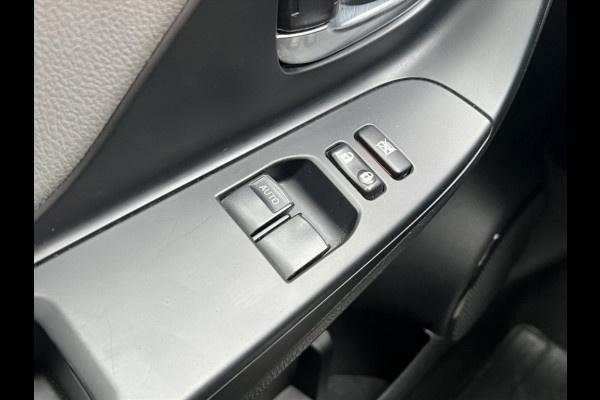 Toyota Yaris 1.5 Hybrid Dynamic | Stoelverwarming, Lichtmetalen velgen, Cruise control, Safety sense, Parkeercamera