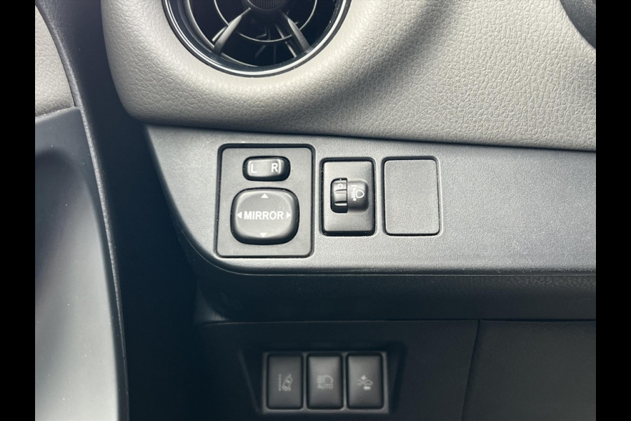 Toyota Yaris 1.5 Hybrid Dynamic | Stoelverwarming, Lichtmetalen velgen, Cruise control, Safety sense, Parkeercamera