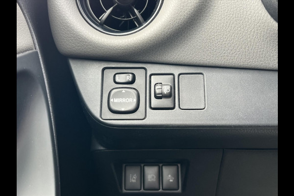 Toyota Yaris 1.5 Hybrid Dynamic | Stoelverwarming, Lichtmetalen velgen, Cruise control, Safety sense, Parkeercamera