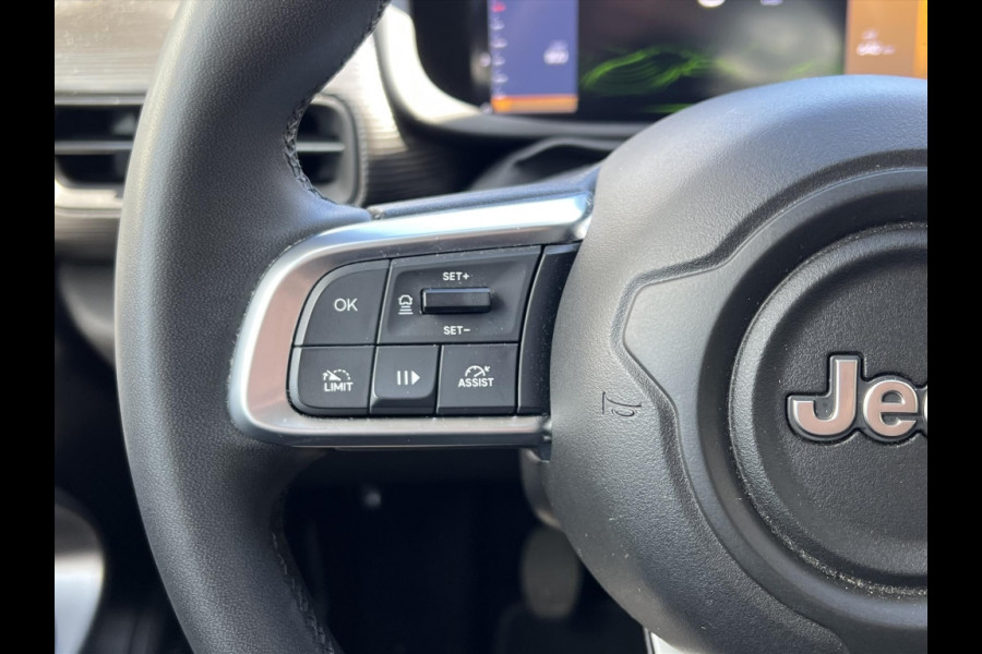 Jeep Avenger 1.2T 100pk Altitude | JBL, Dodehoekherkenning, Keyless, Startknop, Parkeersensoren, Camera, Adaptive cruise control