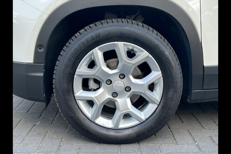 Jeep Avenger 1.2T 100pk Altitude | JBL, Dodehoekherkenning, Keyless, Startknop, Parkeersensoren, Camera, Adaptive cruise control