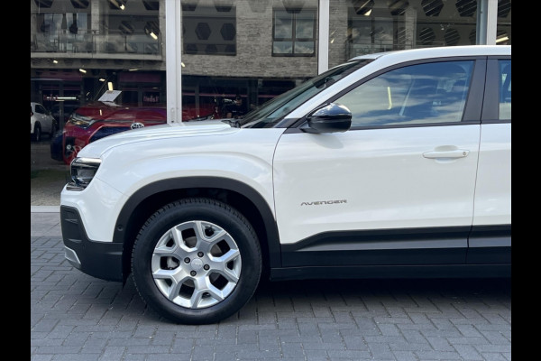 Jeep Avenger 1.2T 100pk Altitude | JBL, Dodehoekherkenning, Keyless, Startknop, Parkeersensoren, Camera, Adaptive cruise control