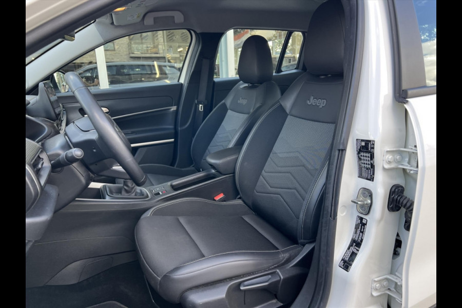 Jeep Avenger 1.2T 100pk Altitude | JBL, Dodehoekherkenning, Keyless, Startknop, Parkeersensoren, Camera, Adaptive cruise control