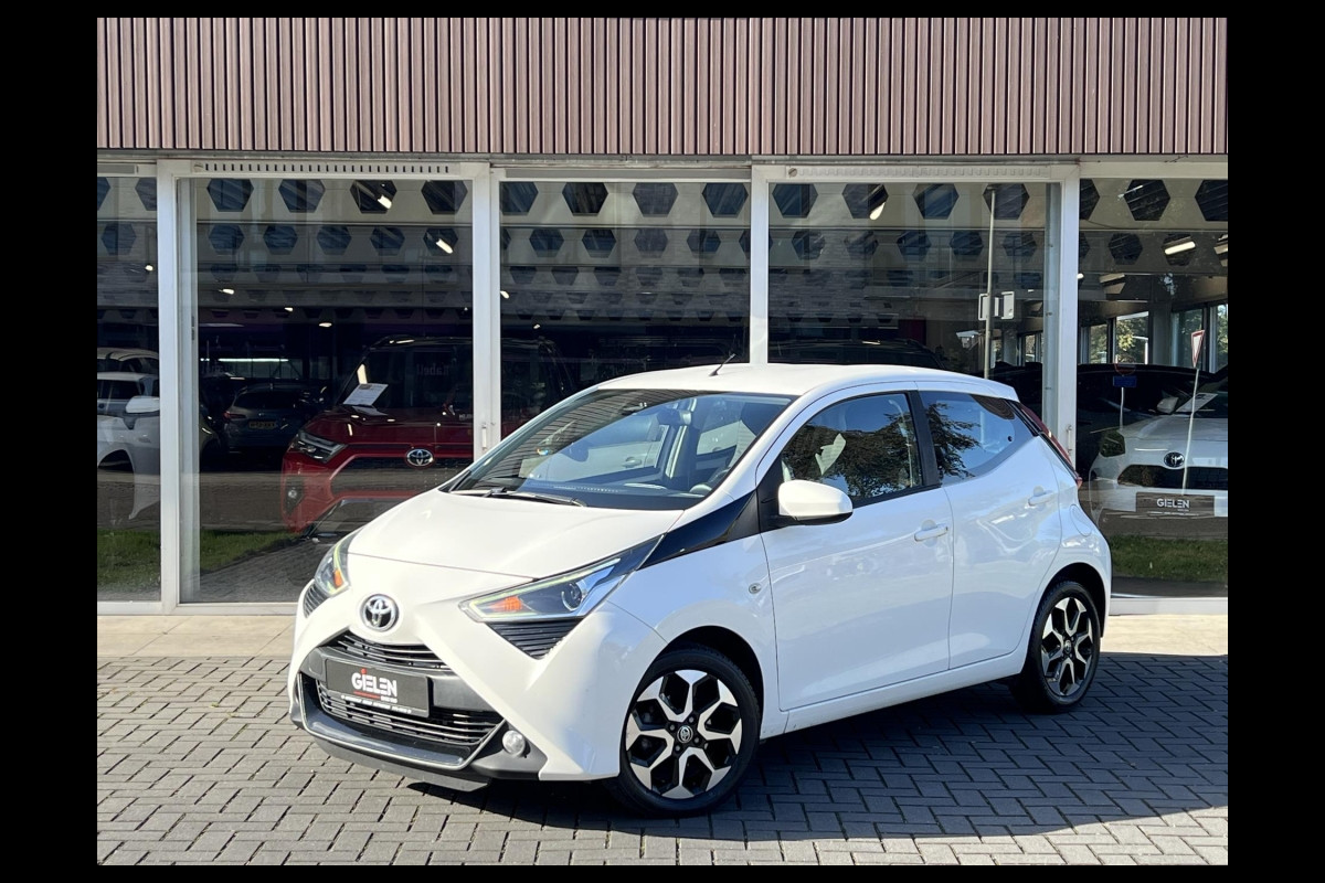 Toyota Aygo 1.0 VVT-i X-joy | Apple CarPlay/Android Auto, Airco, Lichtmetalen velgen, Safety Sense, Mistlampen
