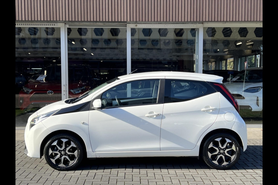 Toyota Aygo 1.0 VVT-i X-joy | Apple CarPlay/Android Auto, Airco, Lichtmetalen velgen, Safety Sense, Mistlampen
