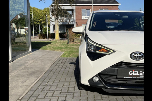 Toyota Aygo 1.0 VVT-i X-joy | Apple CarPlay/Android Auto, Airco, Lichtmetalen velgen, Safety Sense, Mistlampen
