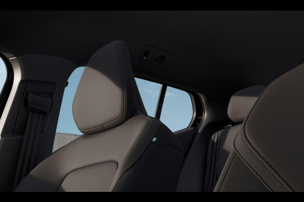 Volvo EX30 P5 Ext. Range Plus Black Edition Europa 69 kWh / Adaptive Cruise Control / Harman Kardon / Extra getint glas / Stoelverwarming / Stuurverwarming / Achteruitrijcamera / Elektrisch verstelbare stoelen /
