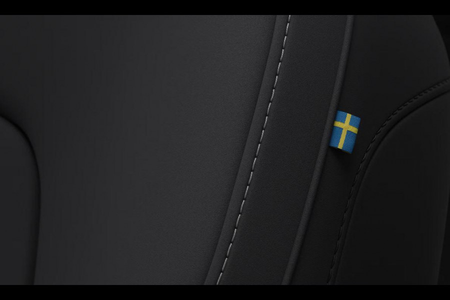 Volvo EX30 P5 Ext. Range Plus Black Edition Europa 69 kWh / Adaptive Cruise Control / Harman Kardon / Extra getint glas / Stoelverwarming / Stuurverwarming / Achteruitrijcamera / Elektrisch verstelbare stoelen /