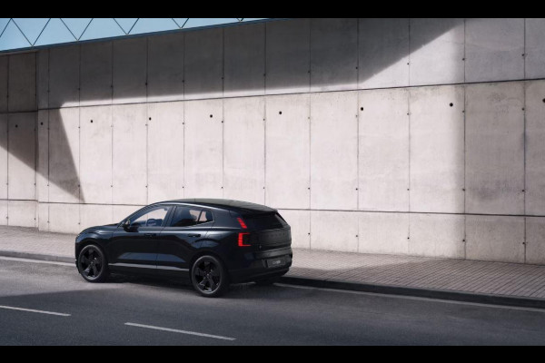 Volvo EX30 P5 Ext. Range Plus Black Edition Europa 69 kWh / Adaptive Cruise Control / Harman Kardon / Extra getint glas / Stoelverwarming / Stuurverwarming / Achteruitrijcamera / Elektrisch verstelbare stoelen /