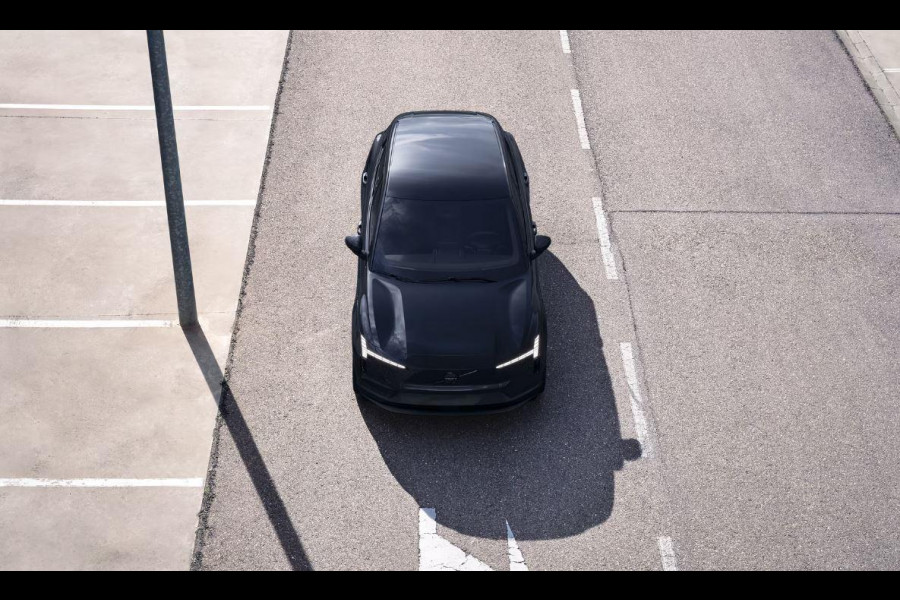 Volvo EX30 P5 Ext. Range Plus Black Edition Europa 69 kWh / Adaptive Cruise Control / Harman Kardon / Extra getint glas / Stoelverwarming / Stuurverwarming / Achteruitrijcamera / Elektrisch verstelbare stoelen /