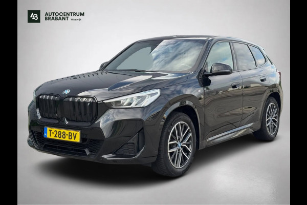BMW iX1 XDrive30 Launch Edition M-SPORT 96% SOH (NL-auto, Dealer OnderH, Camera, Carplay, Navi, Leder, Climate Con, Etc)