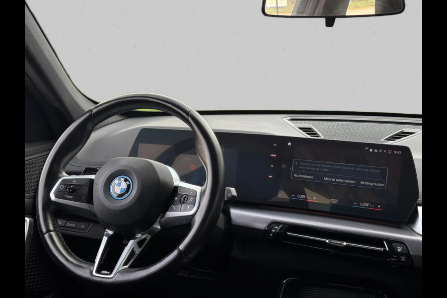 BMW iX1 XDrive30 Launch Edition M-SPORT 96% SOH (NL-auto, Dealer OnderH, Camera, Carplay, Navi, Leder, Climate Con, Etc)