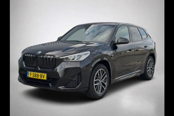 BMW iX1 XDrive30 Launch Edition M-SPORT 96% SOH (NL-auto, Dealer OnderH, Camera, Carplay, Navi, Leder, Climate Con, Etc)