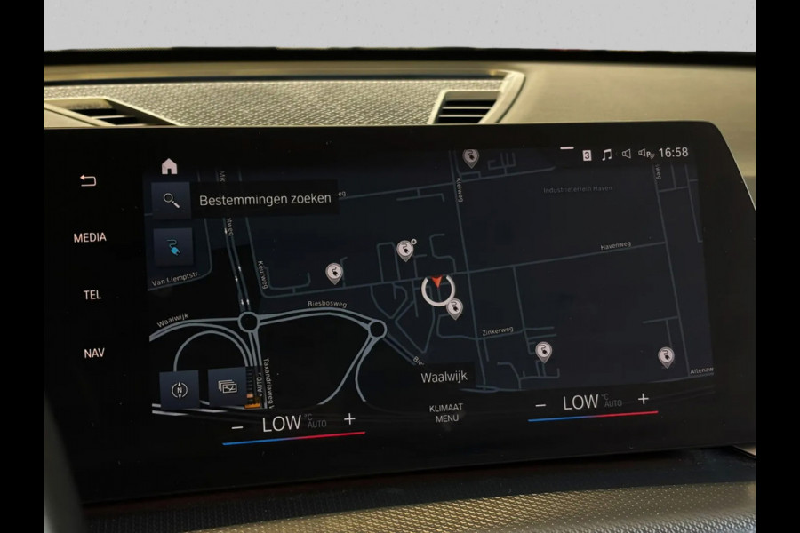 BMW iX1 XDrive30 Launch Edition M-SPORT 96% SOH (NL-auto, Dealer OnderH, Camera, Carplay, Navi, Leder, Climate Con, Etc)
