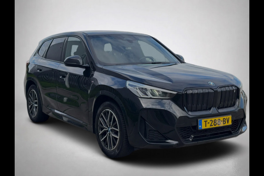 BMW iX1 XDrive30 Launch Edition M-SPORT 96% SOH (NL-auto, Dealer OnderH, Camera, Carplay, Navi, Leder, Climate Con, Etc)