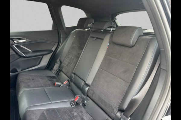 BMW iX1 XDrive30 Launch Edition M-SPORT 96% SOH (NL-auto, Dealer OnderH, Camera, Carplay, Navi, Leder, Climate Con, Etc)