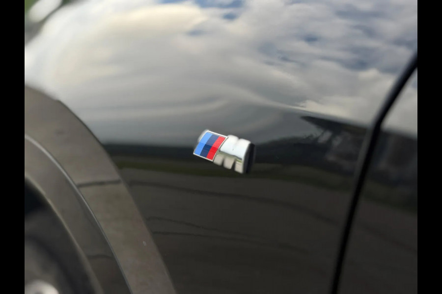 BMW iX1 XDrive30 Launch Edition M-SPORT 96% SOH (NL-auto, Dealer OnderH, Camera, Carplay, Navi, Leder, Climate Con, Etc)