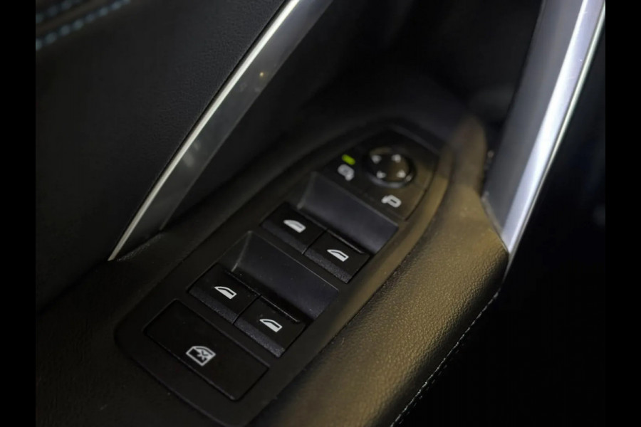 BMW iX1 XDrive30 Launch Edition M-SPORT 96% SOH (NL-auto, Dealer OnderH, Camera, Carplay, Navi, Leder, Climate Con, Etc)