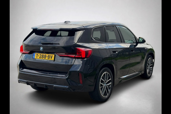 BMW iX1 XDrive30 Launch Edition M-SPORT 96% SOH (NL-auto, Dealer OnderH, Camera, Carplay, Navi, Leder, Climate Con, Etc)