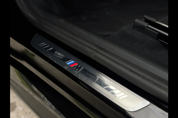 BMW iX1 XDrive30 Launch Edition M-SPORT 96% SOH (NL-auto, Dealer OnderH, Camera, Carplay, Navi, Leder, Climate Con, Etc)