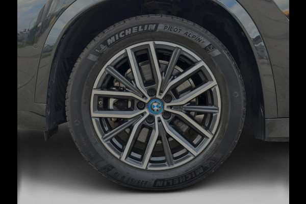 BMW iX1 XDrive30 Launch Edition M-SPORT 96% SOH (NL-auto, Dealer OnderH, Camera, Carplay, Navi, Leder, Climate Con, Etc)