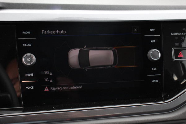 Volkswagen Polo 1.0 TSI DSG Style Navigatie Climate Control Cruise control adaptive Parkeer sensoren Led Dab Lichtmetalen Velgen Digitale Cockpit