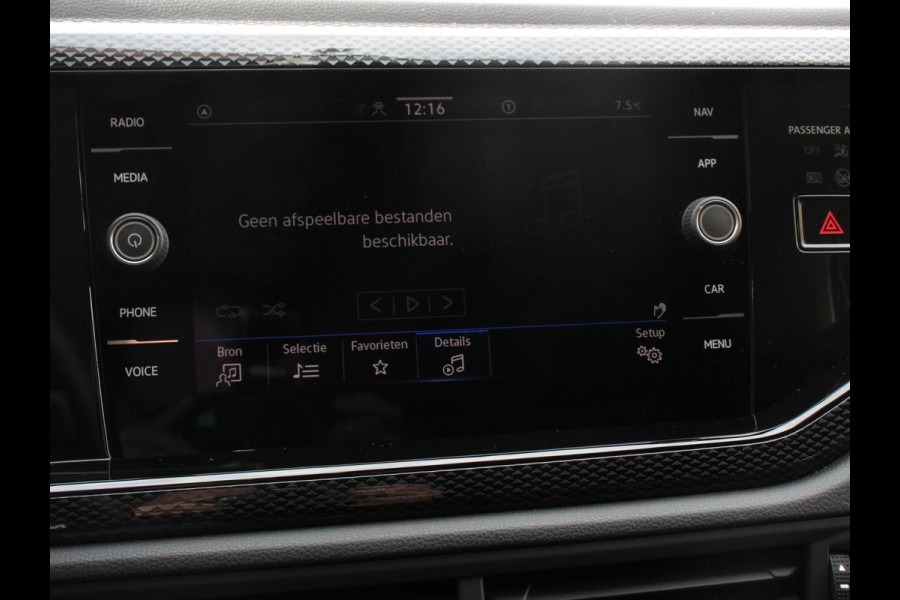 Volkswagen Polo 1.0 TSI DSG Style Navigatie Climate Control Cruise control adaptive Parkeer sensoren Led Dab Lichtmetalen Velgen Digitale Cockpit