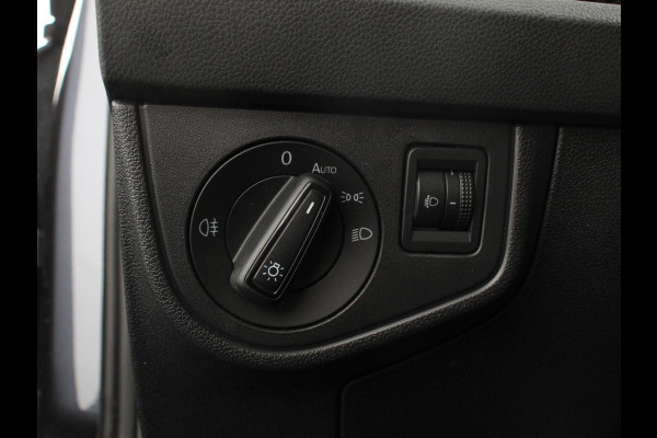 Volkswagen Polo 1.0 TSI DSG Style Navigatie Climate Control Cruise control adaptive Parkeer sensoren Led Dab Lichtmetalen Velgen Digitale Cockpit