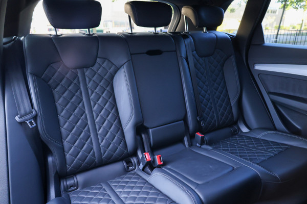 Audi Q5 50 TFSI e S edition | BTW | 21 INCH | LEDER | ELEK.TREKHAAK | SOH 87% | STOELVERWARMING |