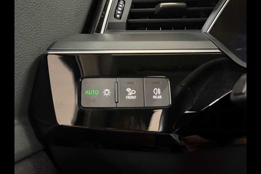 Audi e-tron 55 quattro S Black edition 95 kWh | 408PK | Pano | Ambient | Trekhaak | 21” | Matrix LED | 360° | Luchtvering |