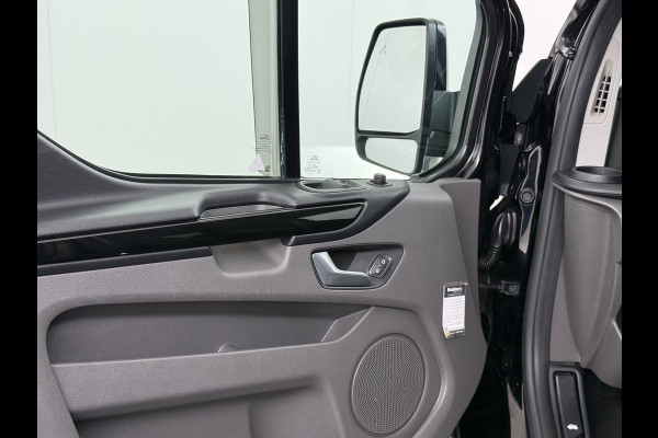 Ford Transit Custom 320 2.0TDCI 170PK Automaat L2H1 Dubbele Cabine 2X Schuifdeur Adap.Cruise 5-Persoons Leder+Verwarmd Trekhaak Navi Camera Pdc Appl Euro 6 Lmv 18" Sidebars Betonplex Vloer Wandbetimmering Lane Assist 3.200KG Trekgewicht