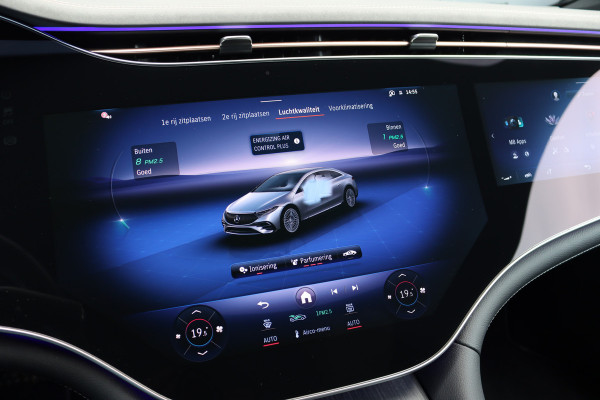 Mercedes-Benz EQS 500 4MATIC AMG Line 108 kWh | Luchtvering | Distronic+ | Hyperscreen | Achterasbesturing | Nekverwarming | Stoelventilatie | Massage | MBUX Tablet | Burmester | Vlakkenverwarming |