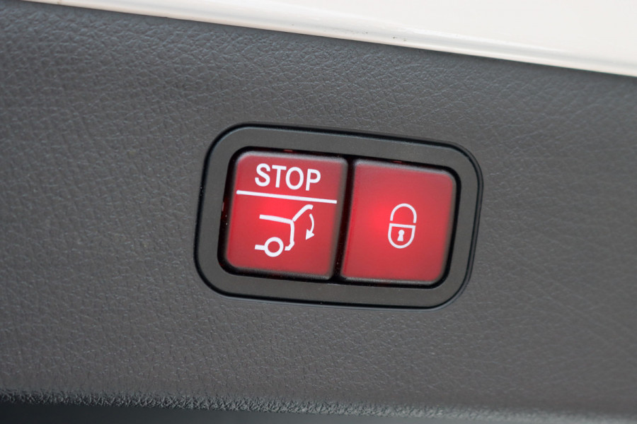 Mercedes-Benz EQS 500 4MATIC AMG Line 108 kWh | Luchtvering | Distronic+ | Hyperscreen | Achterasbesturing | Nekverwarming | Stoelventilatie | Massage | MBUX Tablet | Burmester | Vlakkenverwarming |