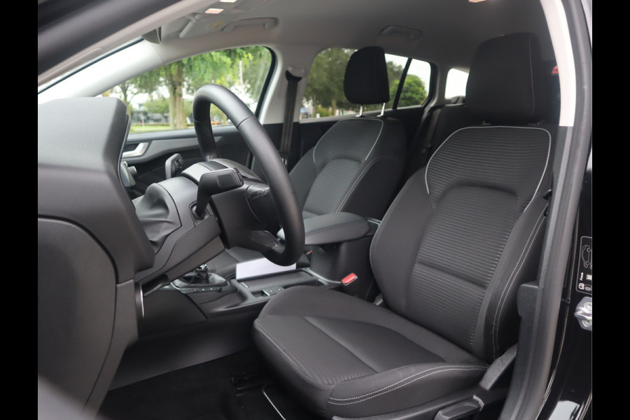 Ford FOCUS Wagon 1.0 EcoBoost Hybrid Titanium Style Navi / Carplay / Blis / Afn.Trekh / Adap. Cruise / Mild-Hybride