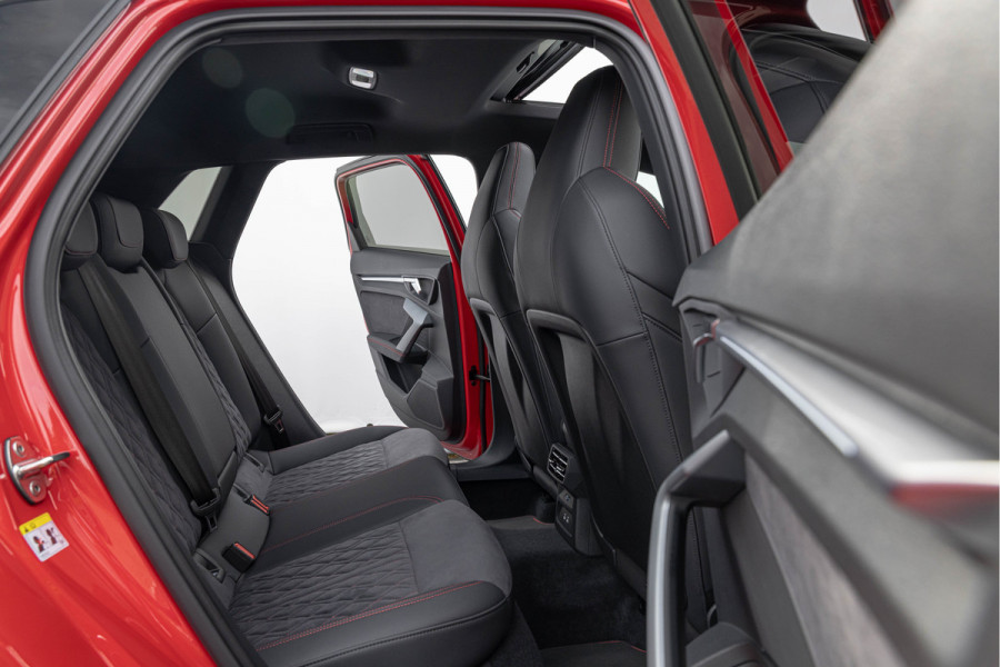 Audi A3 Sportback 45 TFSI e S edition Competition Pano S-stoelen Ambiente ACC