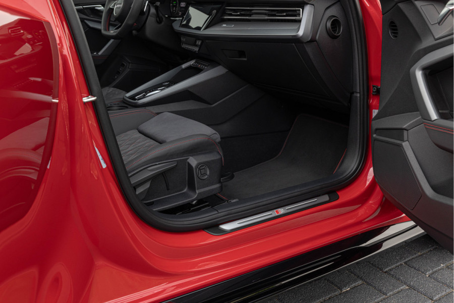 Audi A3 Sportback 45 TFSI e S edition Competition Pano S-stoelen Ambiente ACC