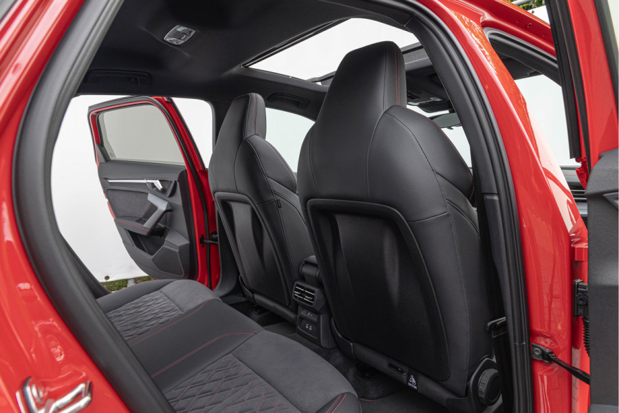 Audi A3 Sportback 45 TFSI e S edition Competition Pano S-stoelen Ambiente ACC