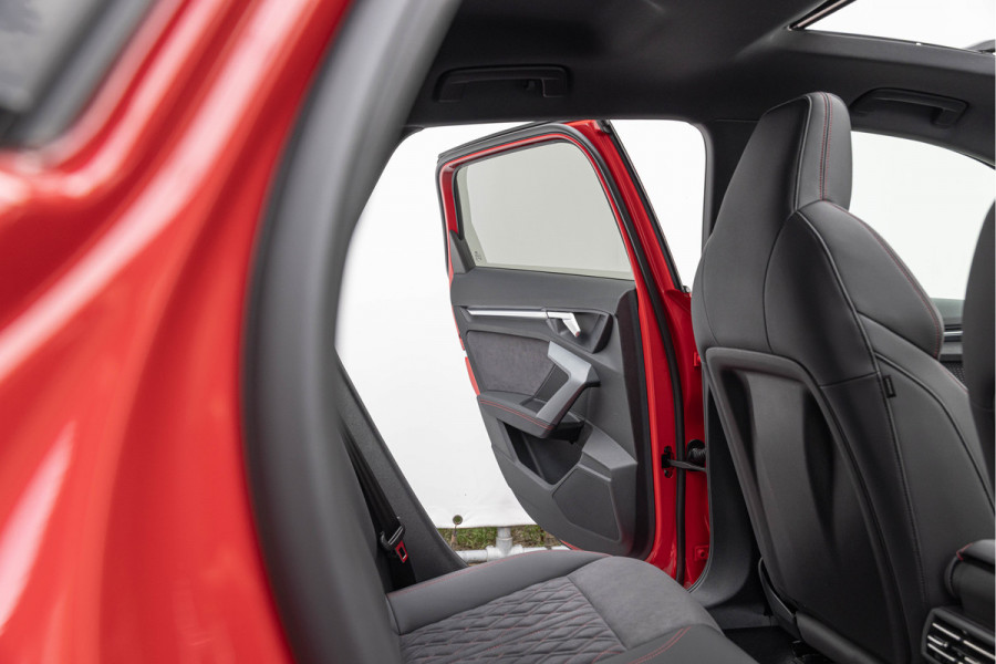 Audi A3 Sportback 45 TFSI e S edition Competition Pano S-stoelen Ambiente ACC