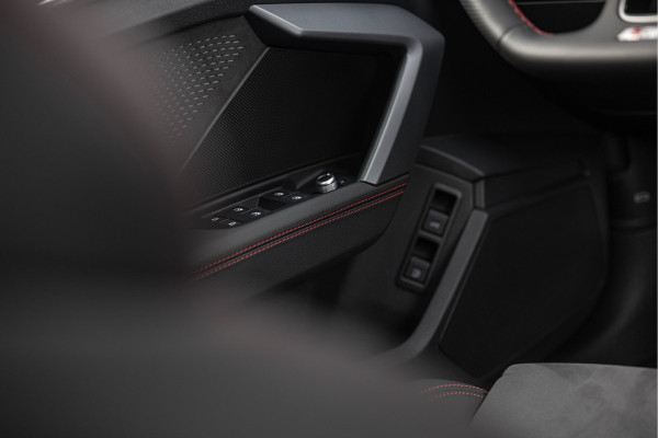 Audi A3 Sportback 45 TFSI e S edition Competition Pano S-stoelen Ambiente ACC