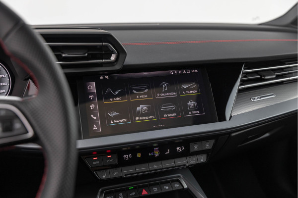 Audi A3 Sportback 45 TFSI e S edition Competition Pano S-stoelen Ambiente ACC
