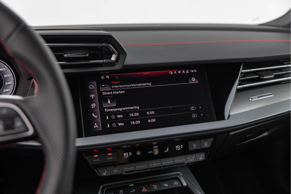 Audi A3 Sportback 45 TFSI e S edition Competition Pano S-stoelen Ambiente ACC