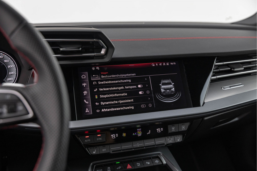 Audi A3 Sportback 45 TFSI e S edition Competition Pano S-stoelen Ambiente ACC