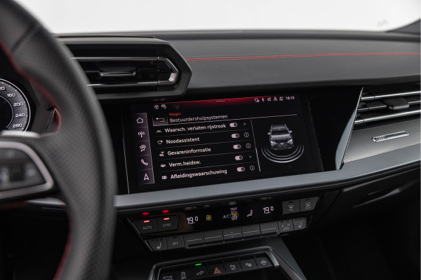 Audi A3 Sportback 45 TFSI e S edition Competition Pano S-stoelen Ambiente ACC