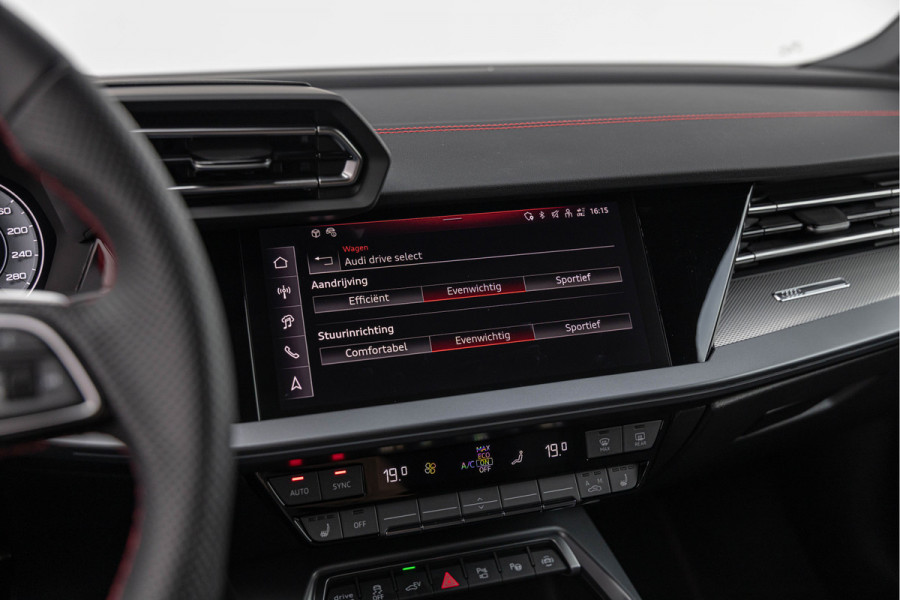 Audi A3 Sportback 45 TFSI e S edition Competition Pano S-stoelen Ambiente ACC