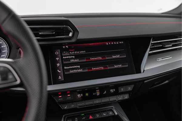 Audi A3 Sportback 45 TFSI e S edition Competition Pano S-stoelen Ambiente ACC