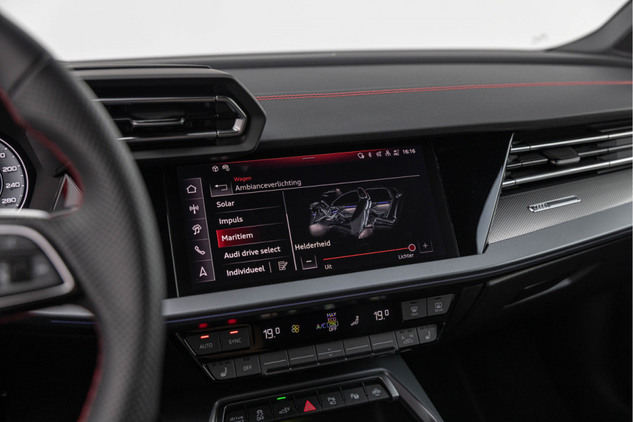 Audi A3 Sportback 45 TFSI e S edition Competition Pano S-stoelen Ambiente ACC
