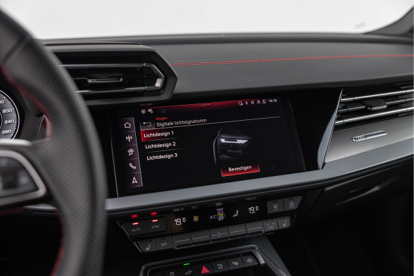 Audi A3 Sportback 45 TFSI e S edition Competition Pano S-stoelen Ambiente ACC